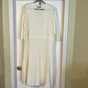 Koret textured sweater dress. Unlined Size 3X. Preowned, good condition.